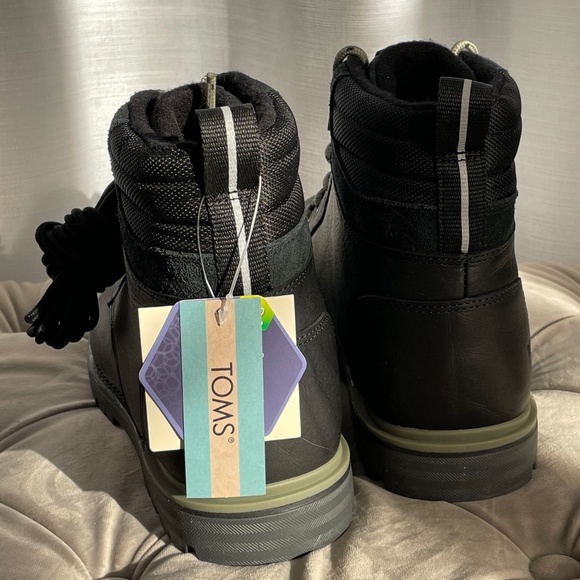 TOMS Boots - Picture 4 of 11